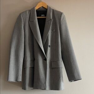 Zara Woman’s Houndstooth Blazer in Black and White